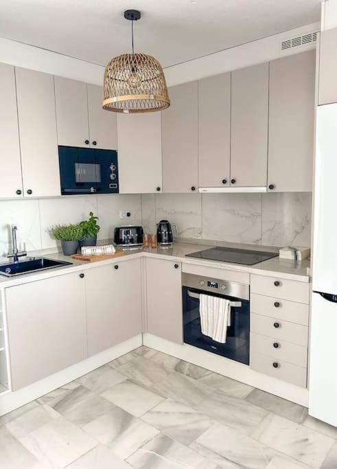 Elegant 2-bedroom With Beautiful Views Appartement