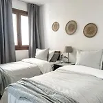 Elegant 2-Bedroom Apartment With Beautiful Views