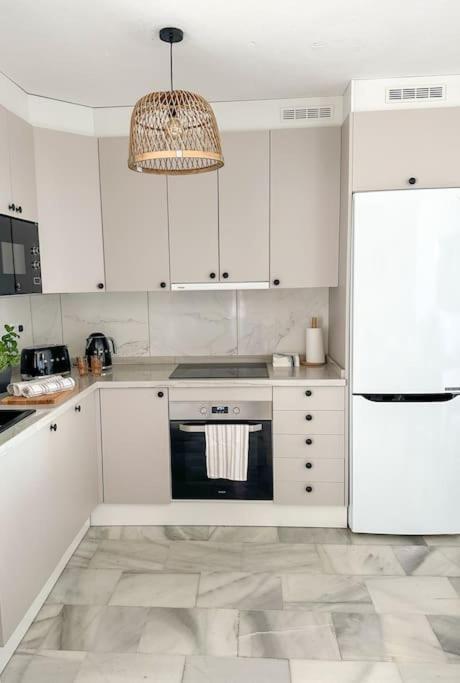 Elegant 2-bedroom With Beautiful Views Appartement