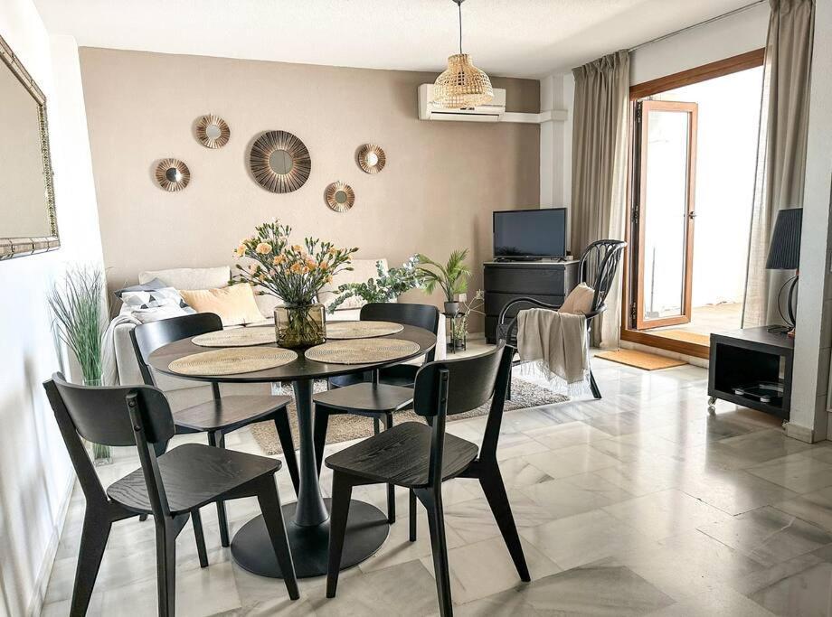 Elegant 2-bedroom With Beautiful Views Appartement
